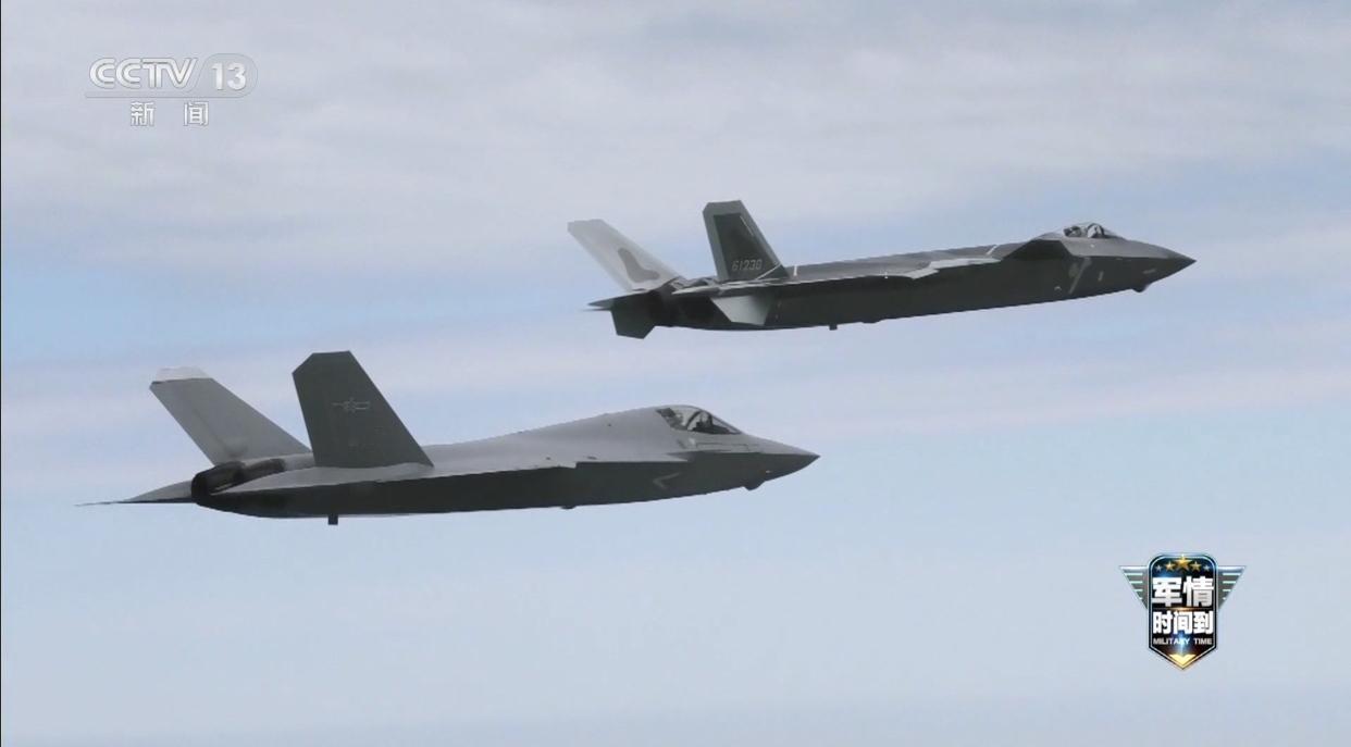 隐形战斗机歼-35A与歼-20同框的画面