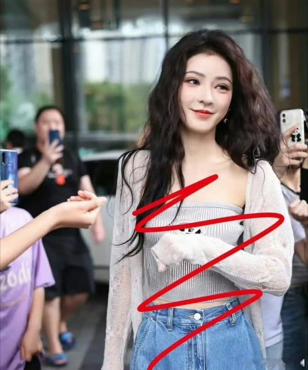 感觉张予曦早期网红到如今的演员[哇][哇][哇]虽然王思聪是助力，但是她的实力和