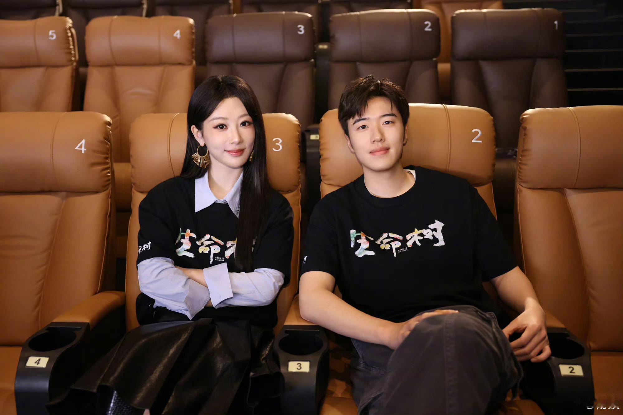 紫紫发的 生命树里面白菊和邵云飞是不是一对啊 😏 