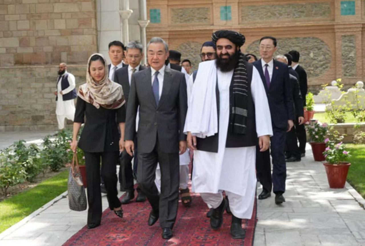 阿富汗全面拥抱中国
 
8月20日，中国外交部长王毅的访问引起了不小的关注。这次