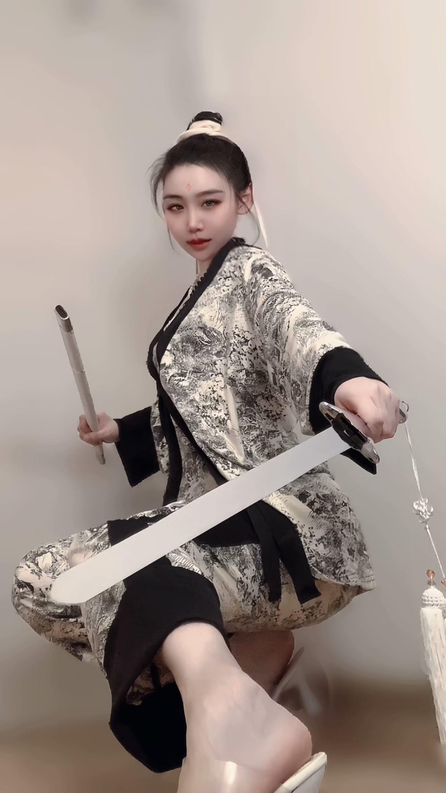 50岁依然保持好状态之。人总觉得什么神仙都是人形的，是因为自己的狂妄...