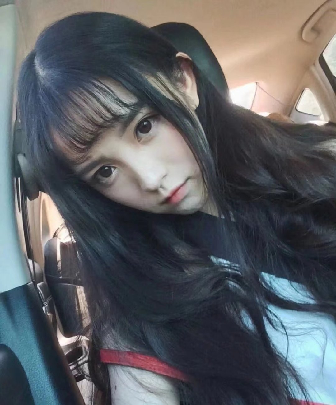 田曦薇为毕业季发九宫格 谁看完嘴角没下来过！甜妹专属的灵动状态拉满，九宫格里的每