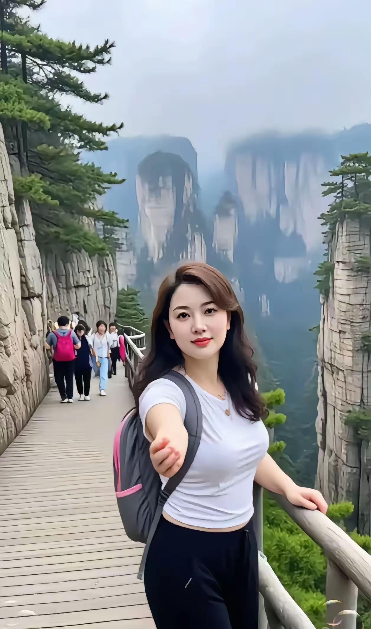 有这样一个话题，说什么样的女人让男人看了就心动不已？
我认为让男人看了就心动的女