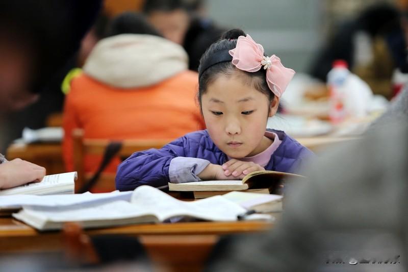 家人们谁懂啊！最近刷到好多孩子大学放寒假的事儿，有的学校早早就让孩子回家，孩子都