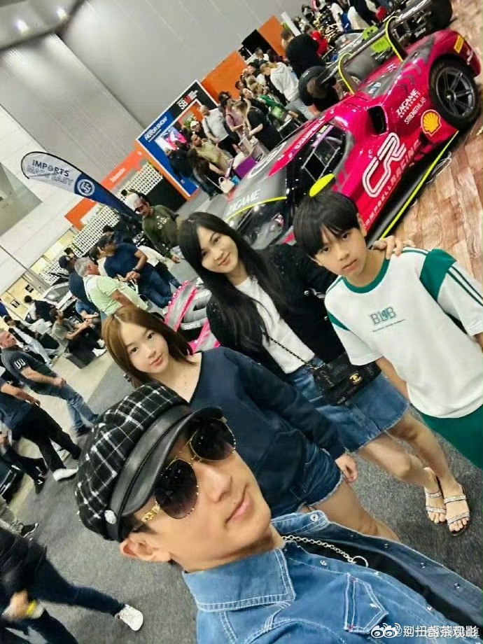 吴尊全家游墨尔本Max快和NeiNei一样高了 基因太强大了吧，这颜值逆天的一家