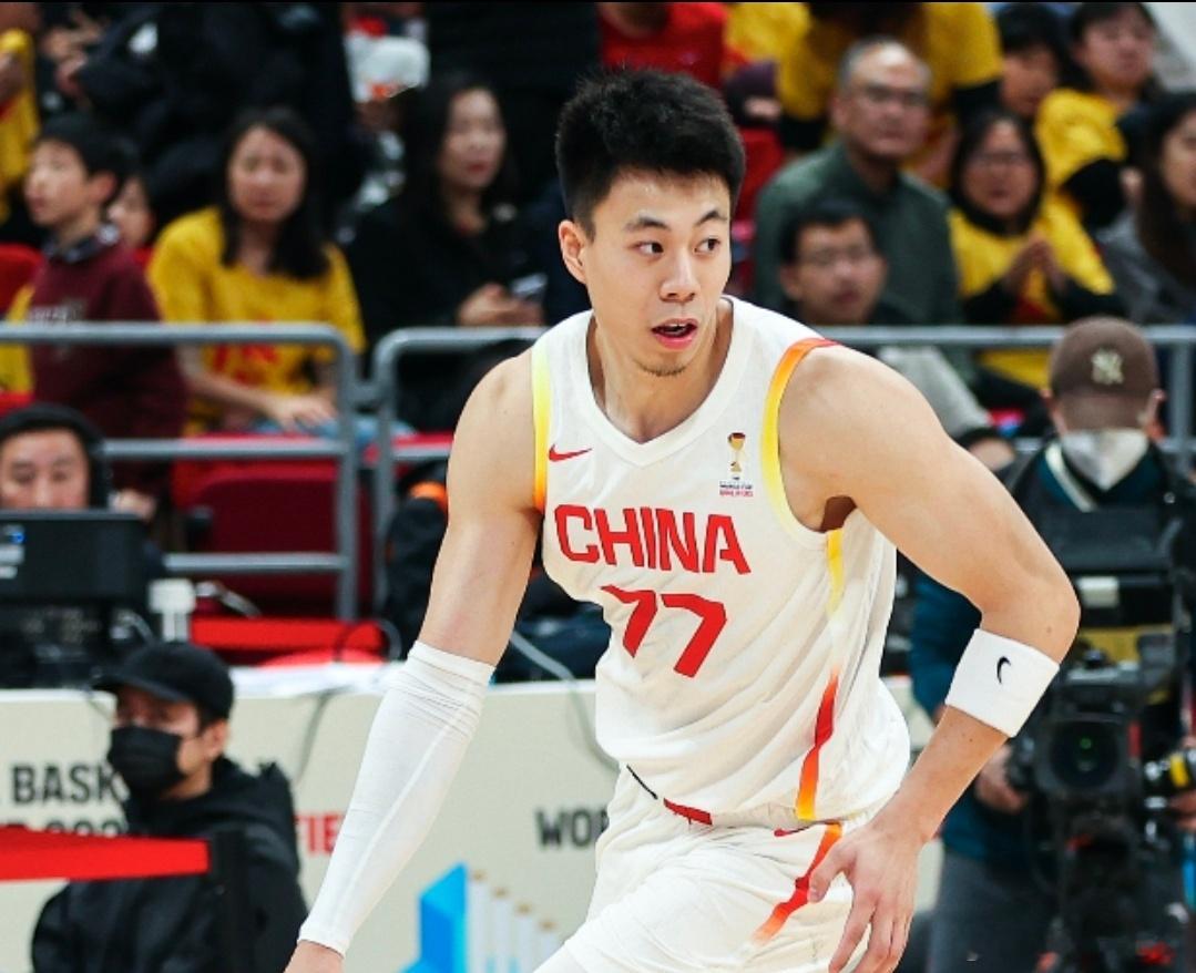 关键时刻连续拿分险追平！张镇麟全场20+8错失扳平三分男篮世界杯亚洲区预选赛，中