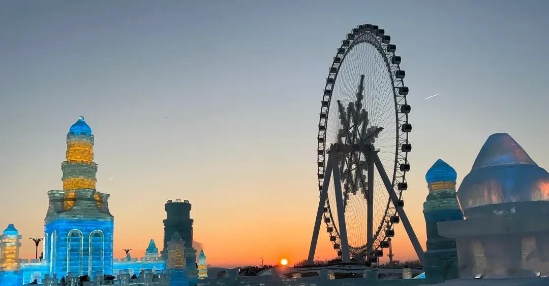 冰雪大世界免门票政策公布了，一共有八个群体可以免费观光！

免费人群包括军人，而