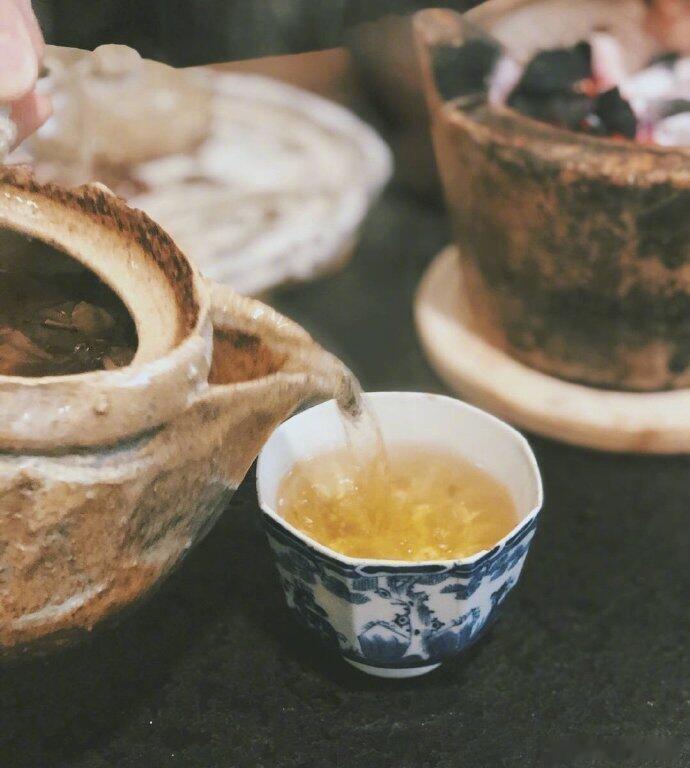 生活从来不会一直给我们糖吃，起起落落本就是日常。会满怀期待奔赴一件事，最后等来落