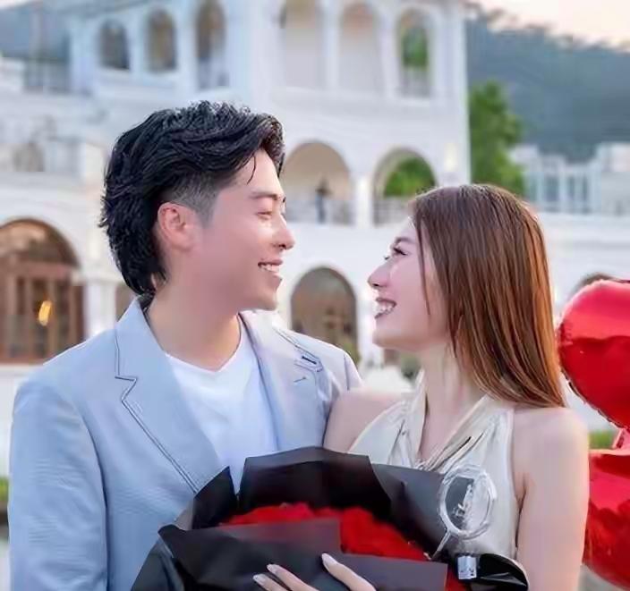 港姐王菲与歌手张子丰宣布订婚

        即日，2019年港姐亚军王菲与歌