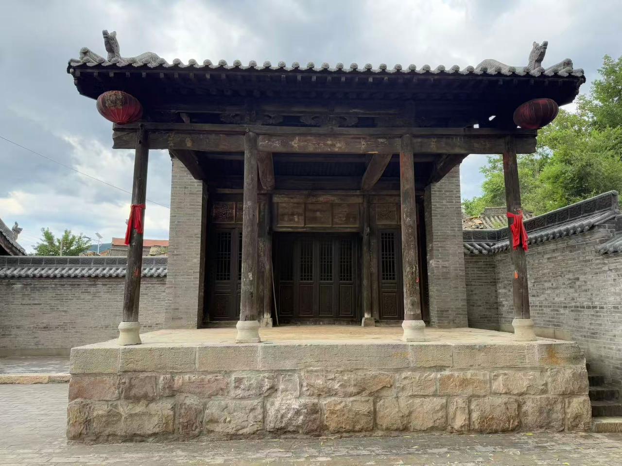 官廊房出现在乡下的村里，昔阳县柳沟这一古建让人惊奇
当时我问村民们，这院子是干啥