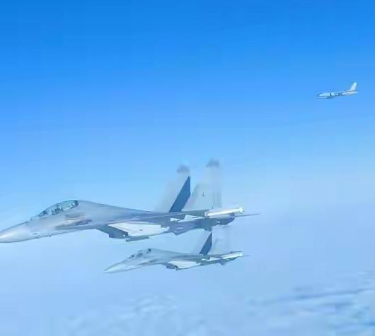 谁敢质疑解放军火力不够？我军演习首次把美国日本摆上桌面，武力充沛让敌人当缩头乌龟