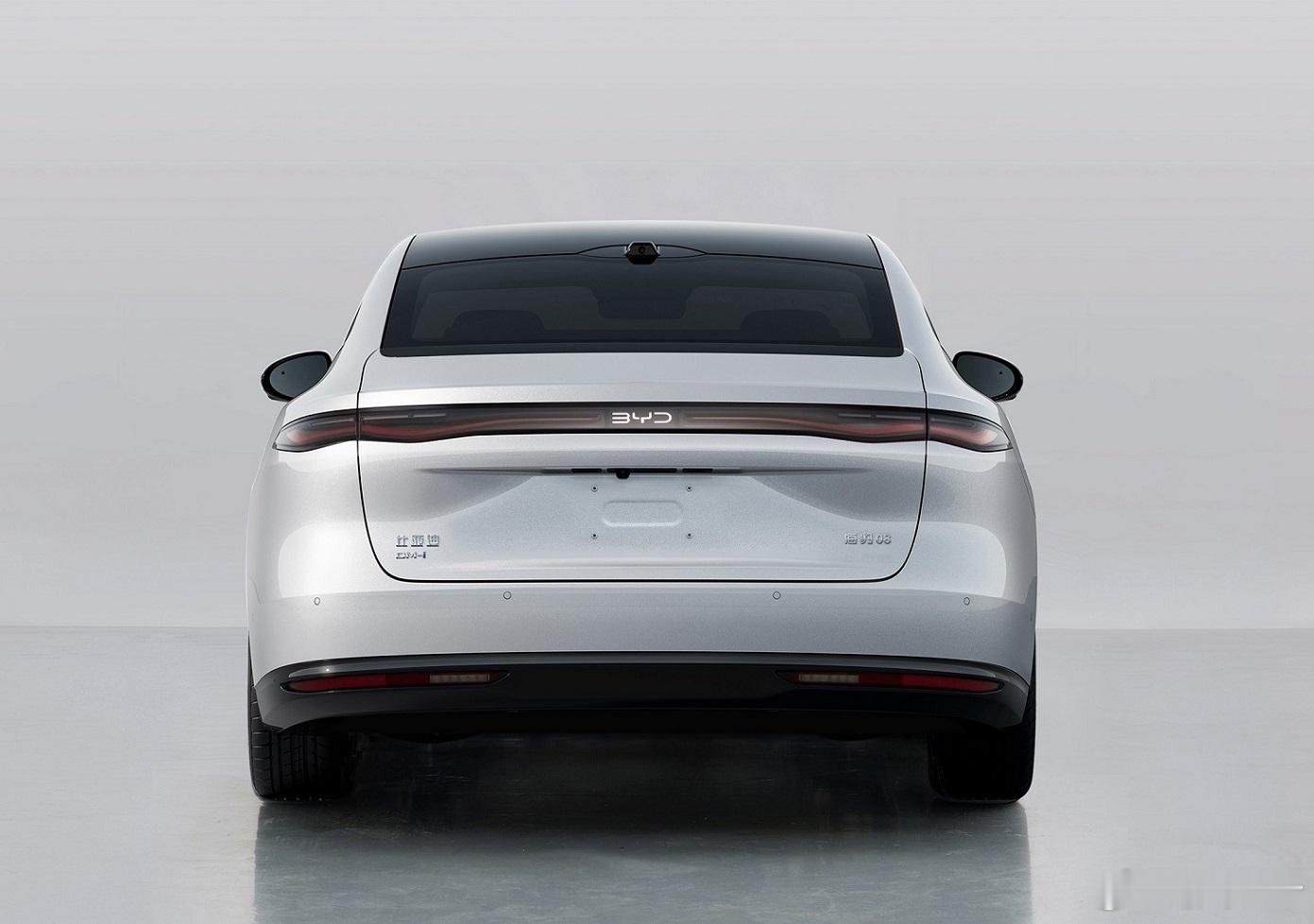 比亚迪全新海洋网旗舰轿车海豹08内饰正式曝光，确定今年二季度正式上市，整车定位高