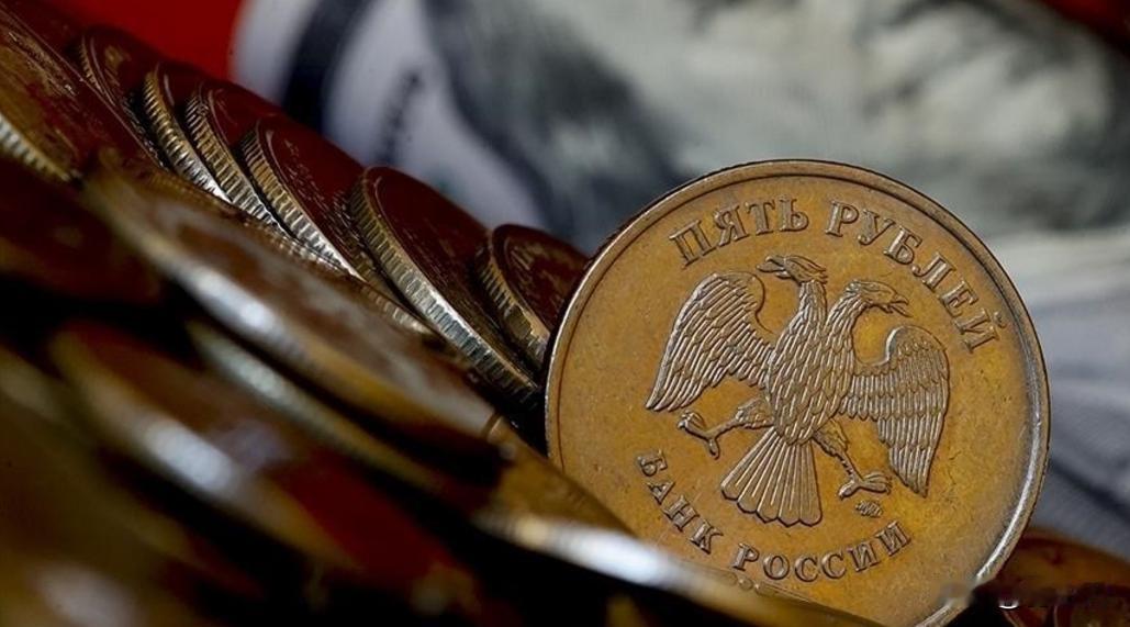 俄罗斯卢布跌至 1 年低点 紧张局势升级
俄罗斯卢布周二跌至一年多来的最低水平，