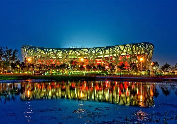 2008年，中国花费34亿元巨资修建鸟巢，用来举办北京奥运会，奥运会过后，鸟巢也