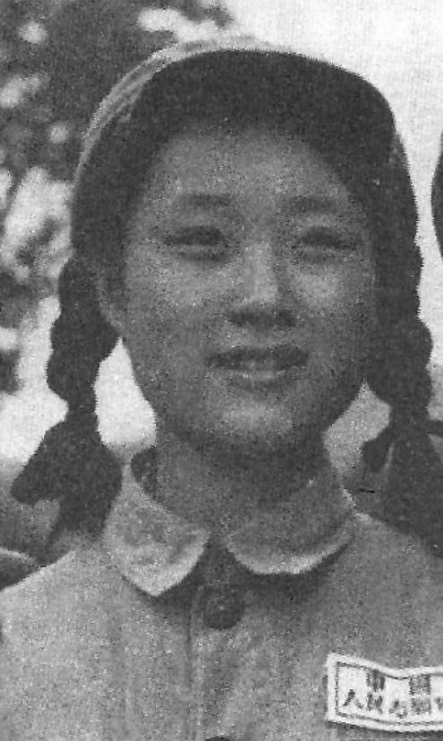 朴绫子，1938年出生，黑龙江省穆棱市人，父亲是在中国从事地下工作的朝共党员。母