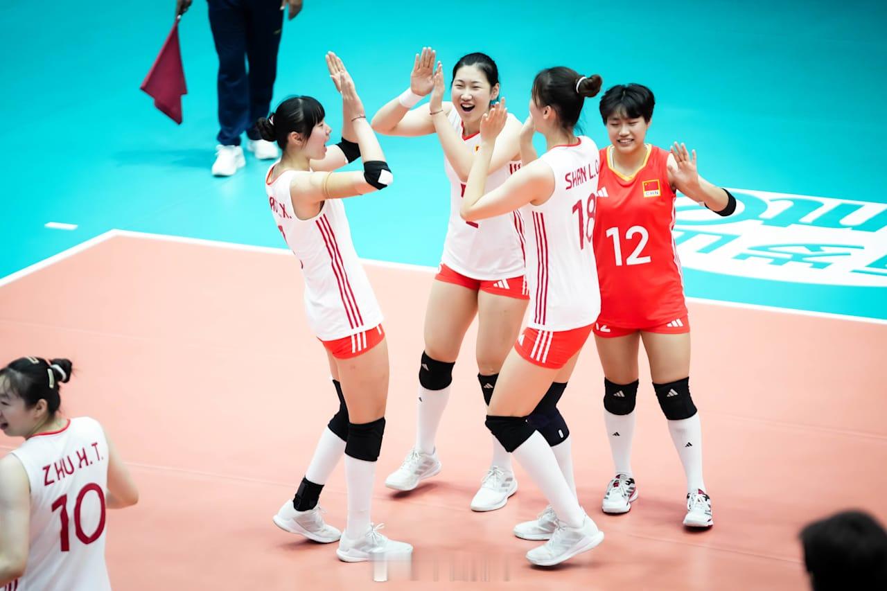 【2025U21女排世锦赛 小组赛：中国队3-0多米尼加】北京时间8月9日中午，