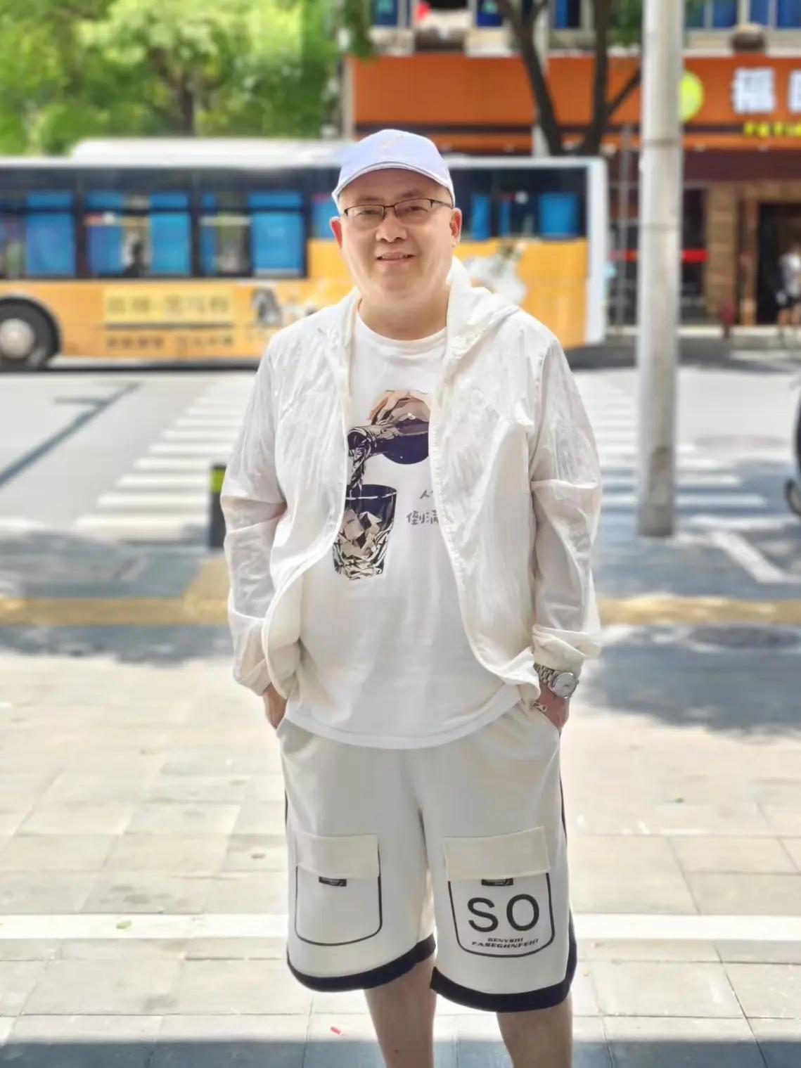 现在，网络上有些人太无聊了，一天到晚没事就叽叽喳喳。

就拿我想找老伴一事来说，