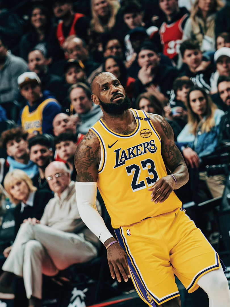LeBron👑 ​​​