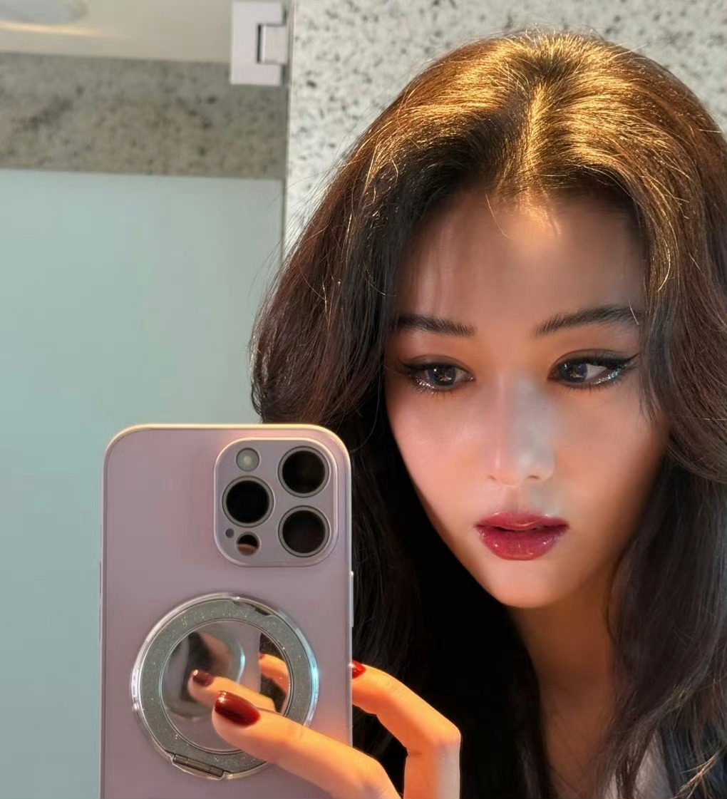 点开前：怎么可能认不出来点开后：我嘞个豆原来好闺蜜之间是会越长越像的吗，那我得问