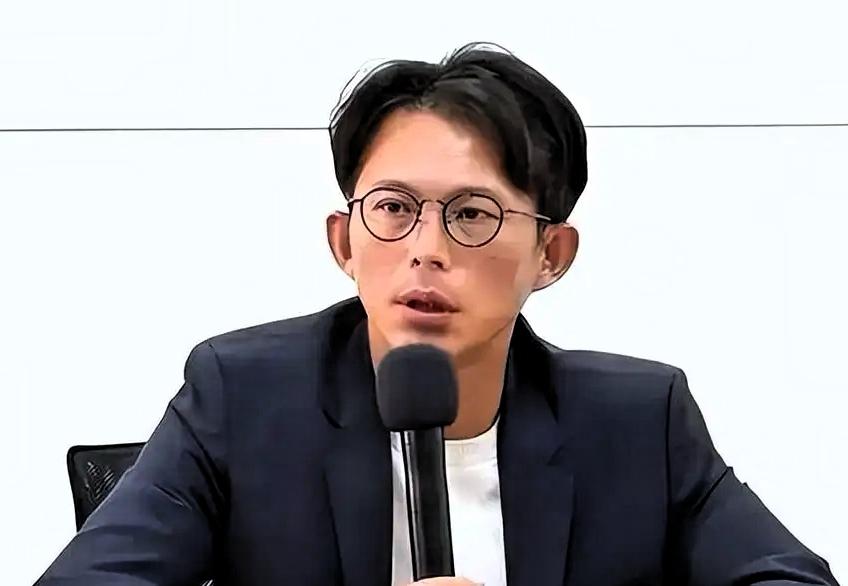 黄国昌一声怒吼！斩断绿白合后路，白色力量终露真面目
 
前言
 
台岛政坛的聚光