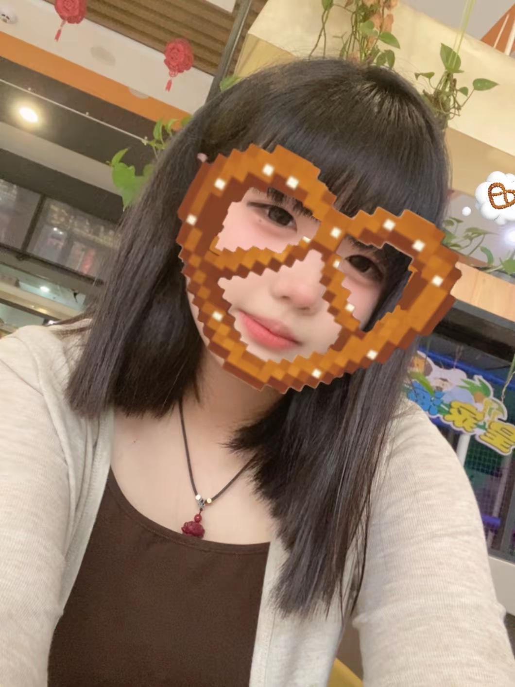 那我问你究竟是我好看还是花好看