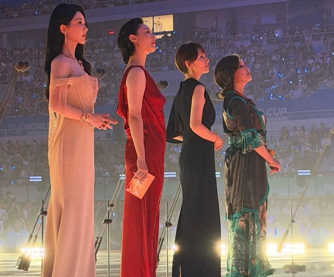 刘晓庆 女帝和她的将相   自古王侯将相，今有巾帼女将。    高台四姝凭戏并肩