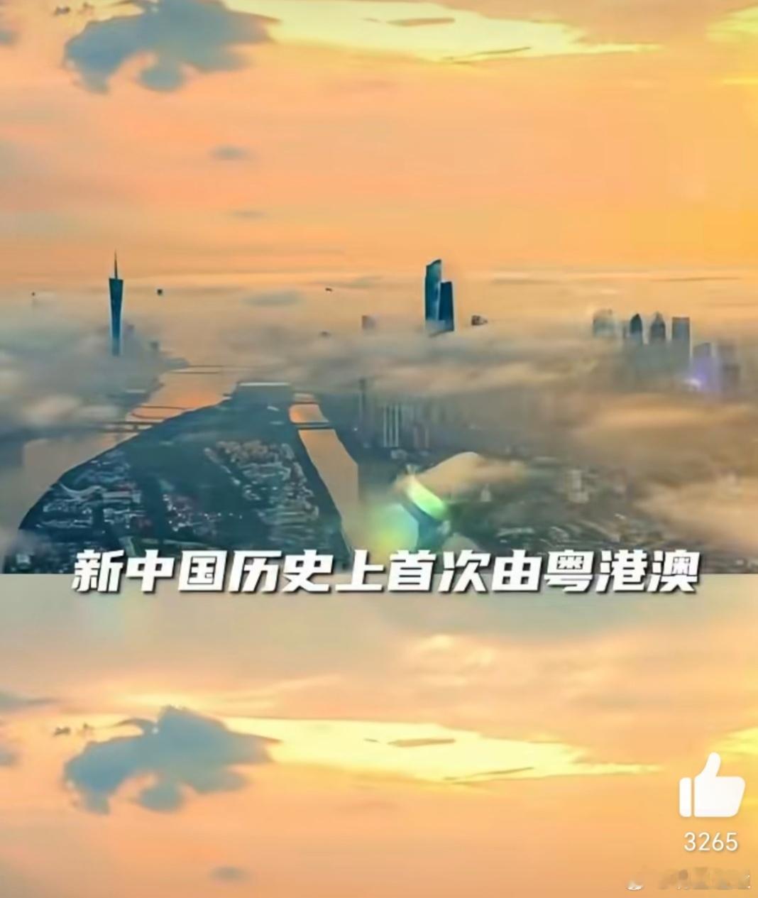 广东的温情从不让人失望！早餐摊师傅手不停歇打包热粥，热气裹着暖意；夜市摊主推荐美