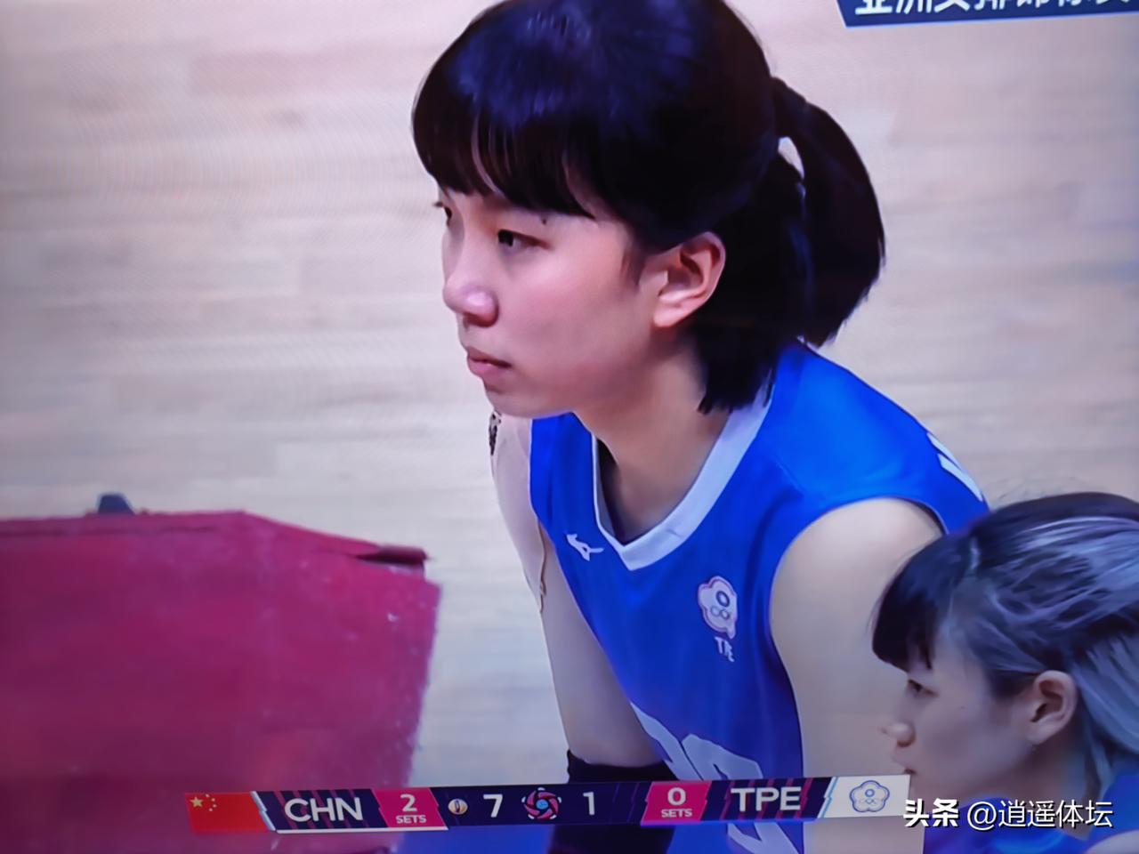 场上发生了什么让中国女排愤怒了？第三局开始7：1开局，中国台北女排直接叫了暂停！