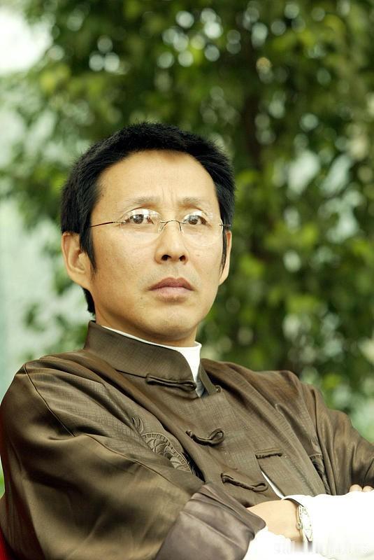 50岁的父母，发现他们身上有10个衰老的现象：

1. 视力变差
看近处模糊、需