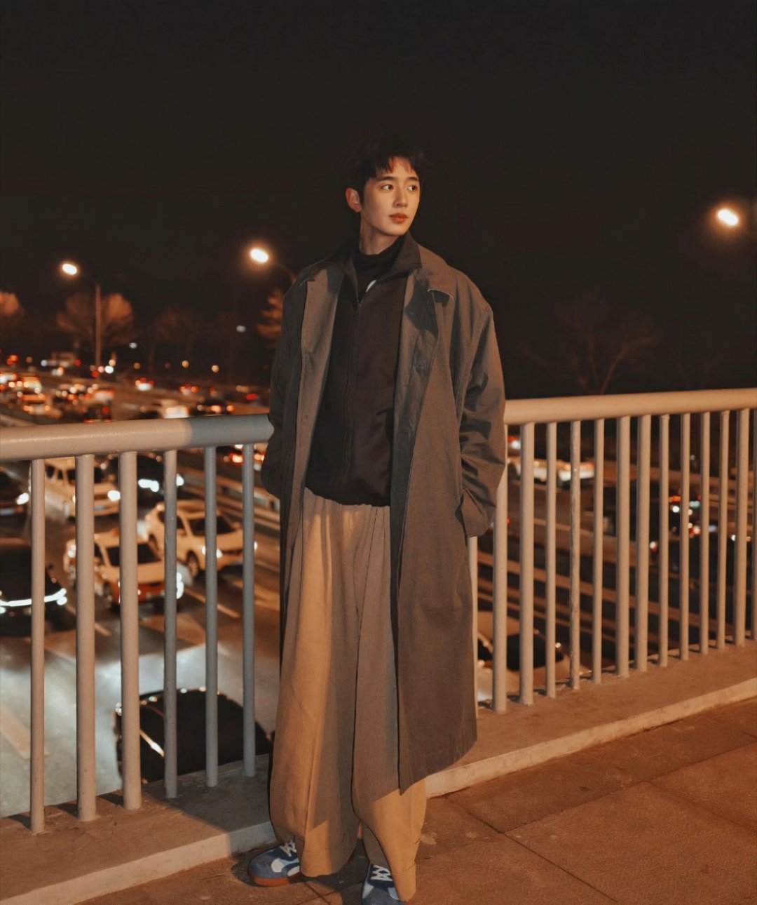 梁靖康虽然你很帅，但这不是你坐地上的理由