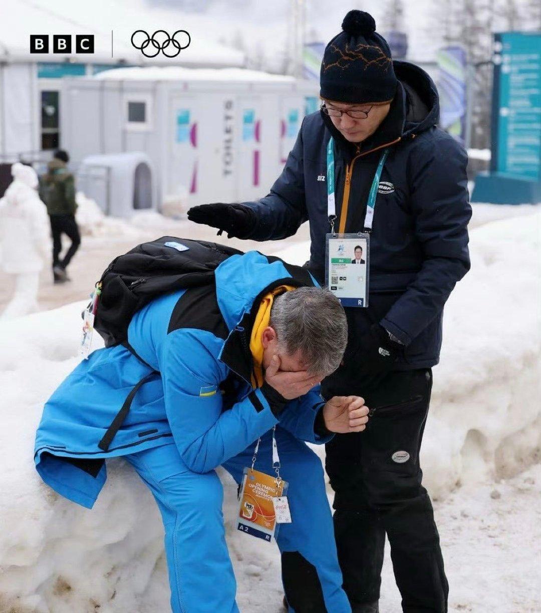 乌冬奥选手因头盔被取消比赛资格选手佩戴纪念头盔参赛，初衷是缅怀同胞，情感真挚动人