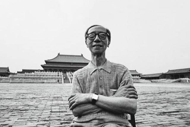 溥仪去故宫看到挂错了醇亲王的照片，工作人员的回复是：“是你懂历史还是我们懂？”