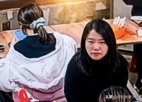 这事儿可太丢脸了，简直跟脱光衣服在大街上裸奔没两样。
正脸一曝光，瞬间成了过街老