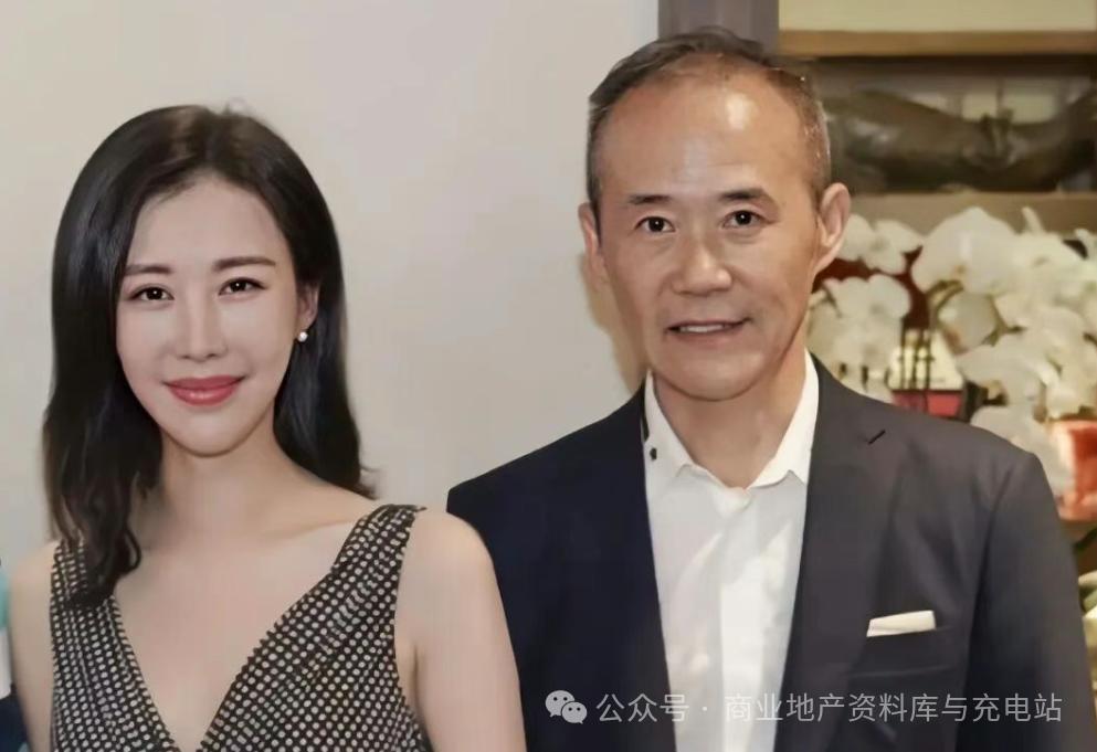 田朴珺选择大30岁的王石，是智慧更需要勇气。还有翁帆与杨振宁这两对备受关注的伴侣