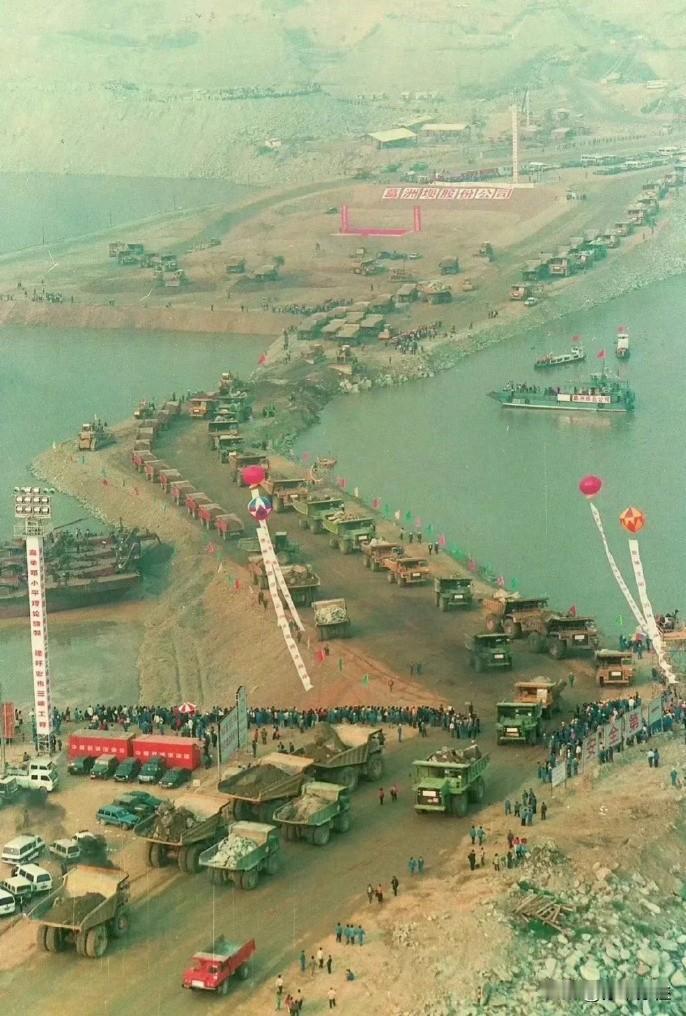 还记得么？1997年11月6日，长江三峡工程实现了一项里程碑式的重大节点——大江