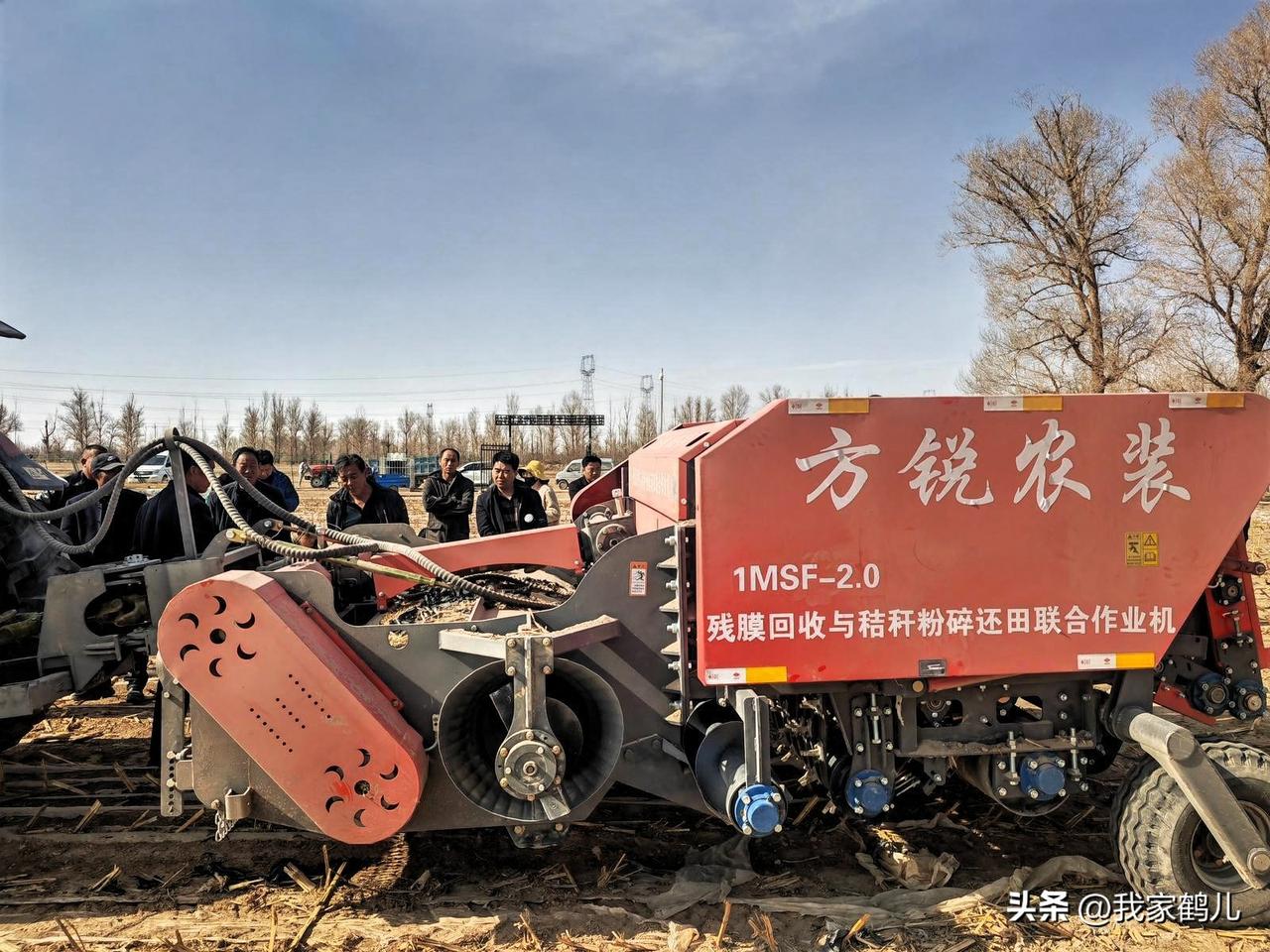 金川区农田用上新型残膜回收机，
捡拾率超95%[赞]
这款农膜回收机作业效率高，