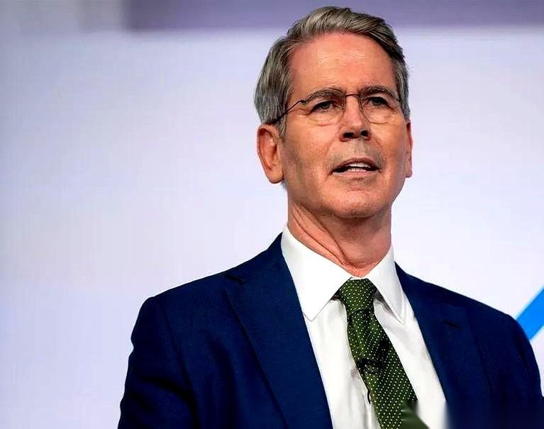 一份计划被推到桌子中央。
计划很简单：在中东挑起一场持续8到12周的冲突。
是的