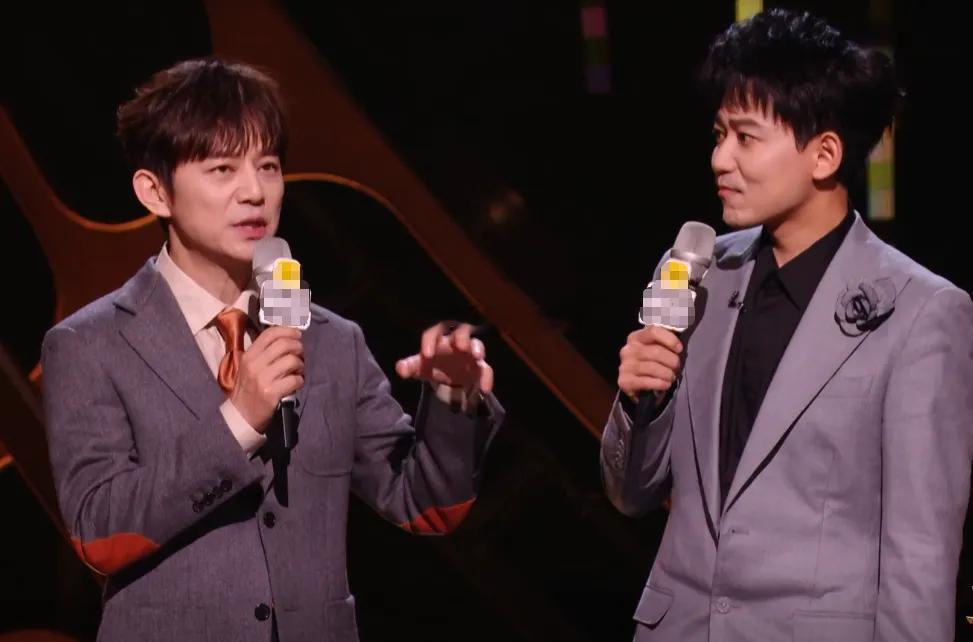 何炅凭什么被誉为“内娱综艺节目一哥”？在7月3日晚播出的《歌手2026》中，他再