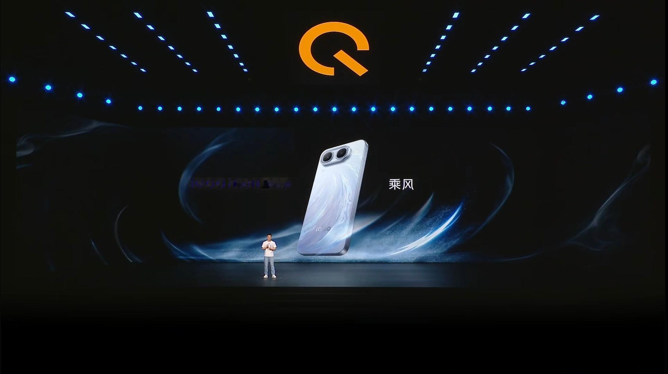 iQOO还是第一次有产品用到“至尊版”这个后缀，这次的Neo11 至尊版走的还是