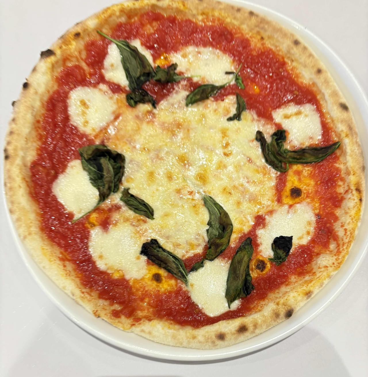 玛格丽特披萨真是披萨界的经典！以前只要500日元，现在涨到740円了，但味道依旧