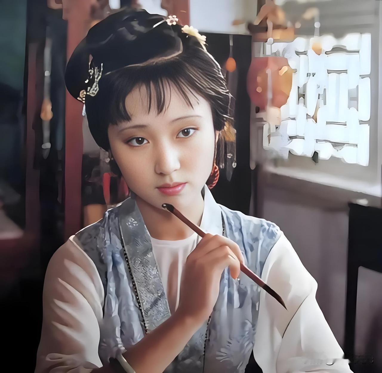 郑绪岚演唱经典曲目《枉凝眉》，作为87版红楼梦主题曲。
 
婉转悠扬的曲调，凄美