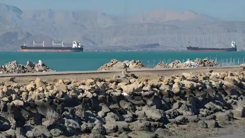 太解气！伊朗直接关闭霍尔木兹海峡，全力为小弟站台，这波是真硬气！

事情的来龙去