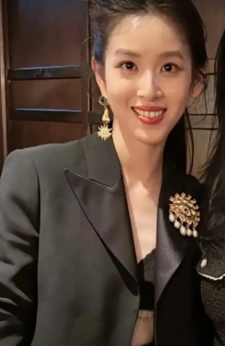 昔日甜美女神竟变“尖酸刻薄”？刘强东夫人章泽天最新面相引发热议！知名相学专家惊叹