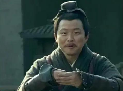 刘邦逃亡时屡次把一对儿女踢下车，车夫舍命相救，最后成四朝重臣
刘邦逃命时把亲儿女