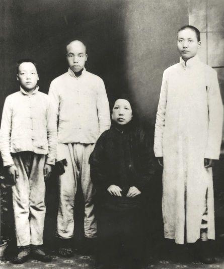 这张，是教员内心最柔软的那部分。

“老祖宗是不能忘记的，我至今还很怀念我的母亲