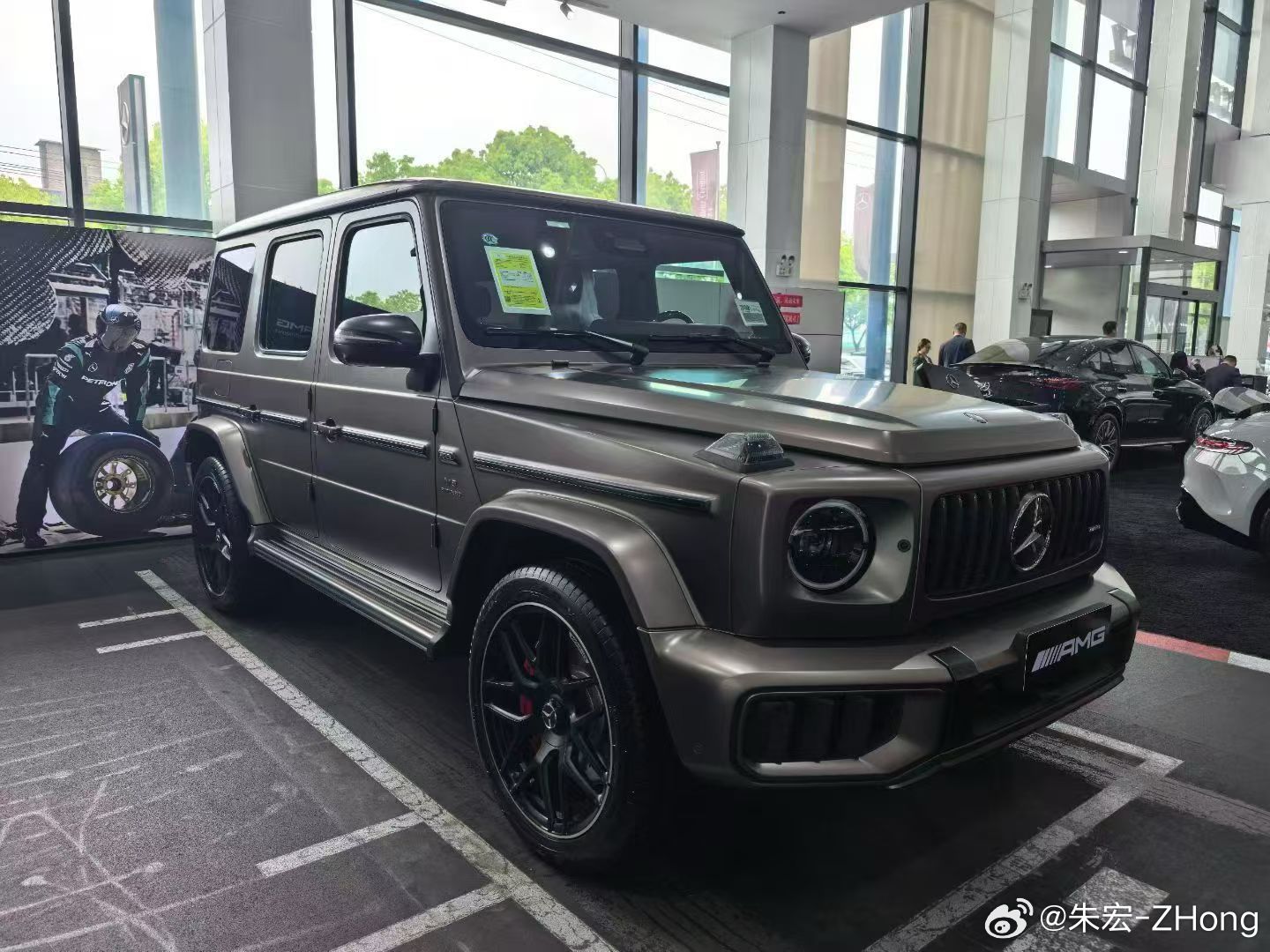 G63 哑光蒙扎灰 红927+主动式行驶控制57000 +尊贵内饰55800+双