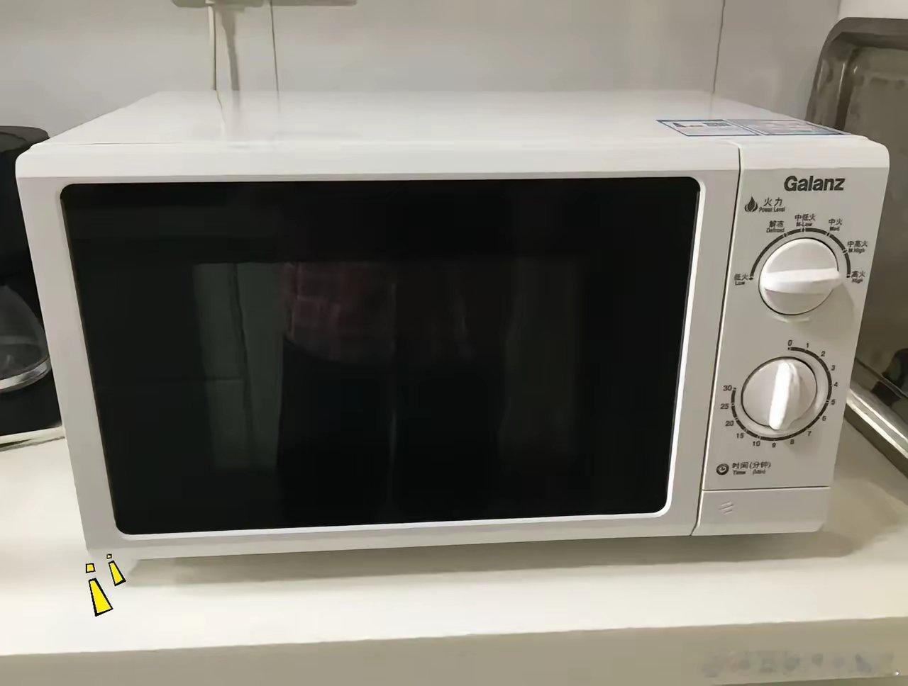 气炸了！叫收废品的师傅来收家里旧微波炉，功能完好，就因为放着占地方才打算卖掉，他