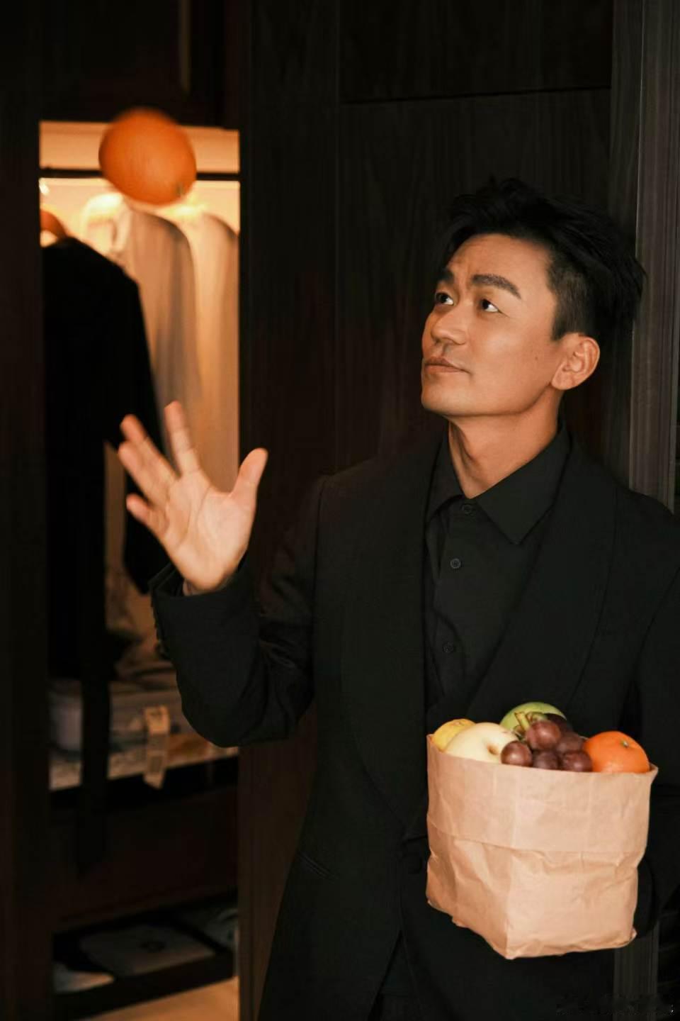 王宝强草根艺术家王宝强演什么像什么扎根生活的草根艺术家王宝强，早年凭树先生封神，