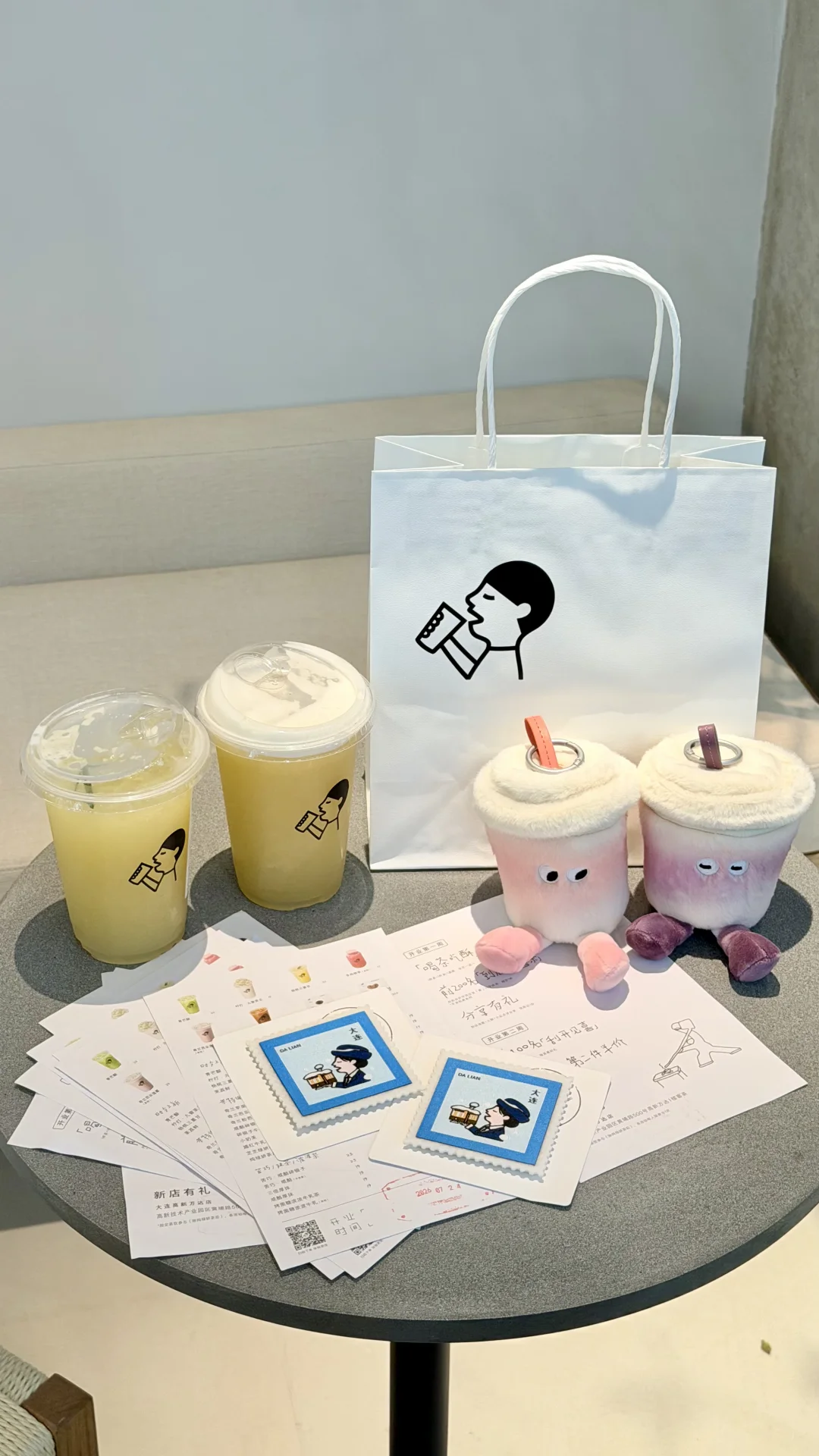 喜茶新店买一送一！🍎周边和环境都太夯了