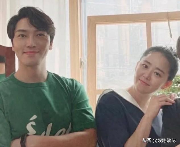 7月29日，文根英突然在社交平台晒出手写长文，正式官宣结婚喜讯。文根英告白：终于